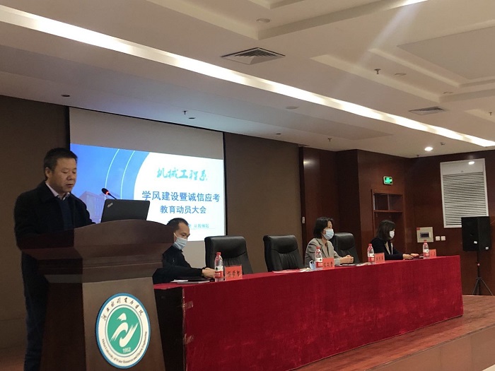 2张铁壁主任宣读活动方案.jpg 2张铁壁主任宣读活动方案.jpg